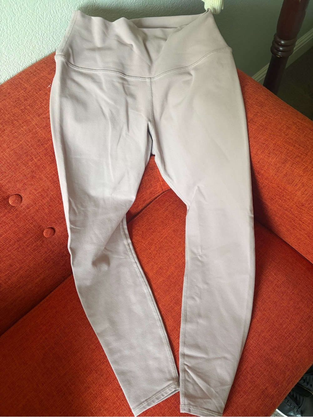 ALO airlift 7/8 leggings soft pink size M
